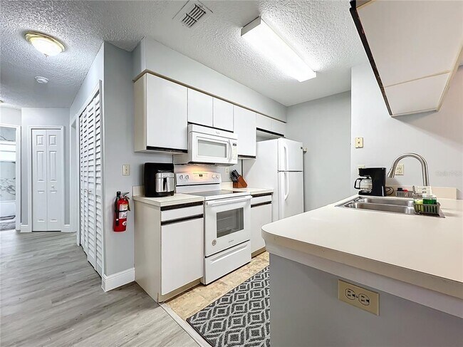 Building Photo - 2731 N Poinciana Blvd