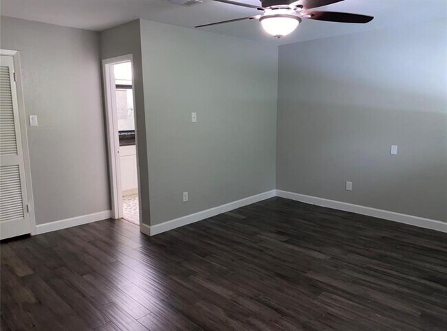 Building Photo - 10301 Briar Forest Dr
