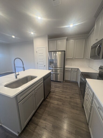 Building Photo - 106 Brighton Ln