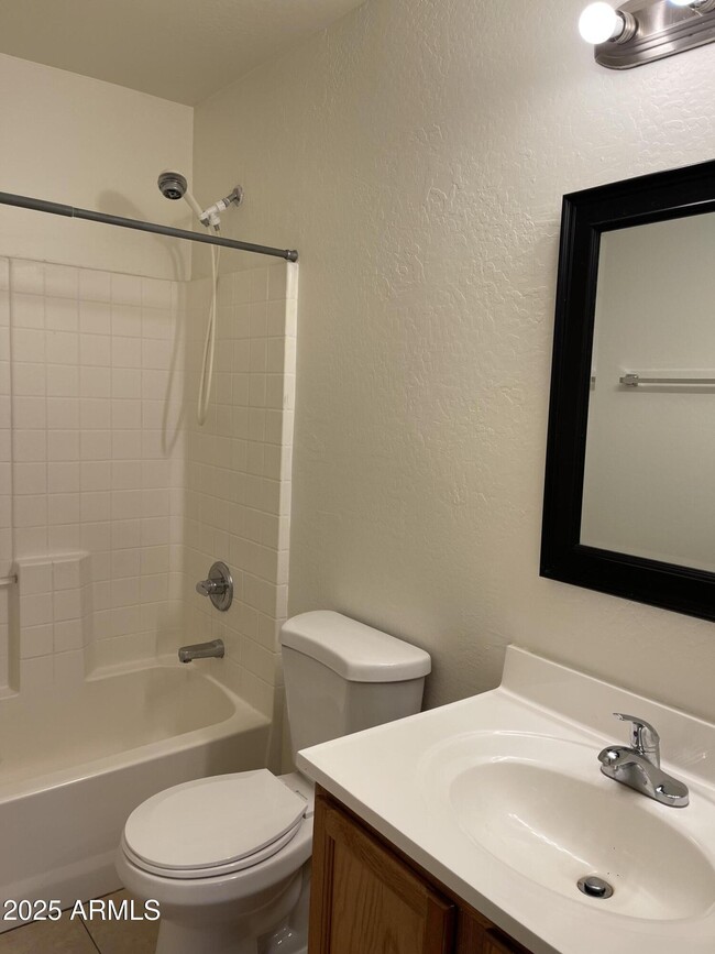 Building Photo - 2526 W Ocotillo Rd