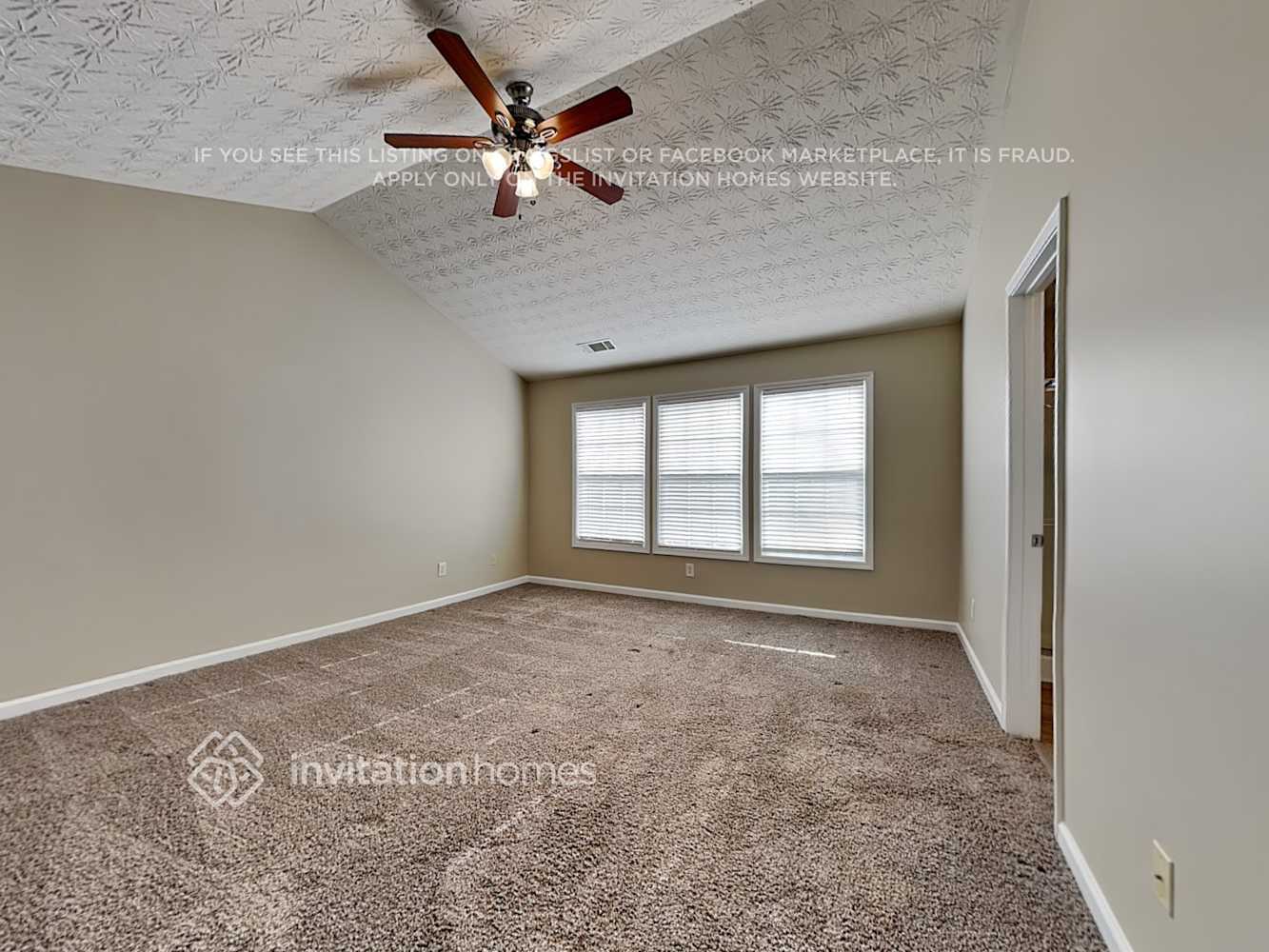 Building Photo - 6680 Island Pointe Dr