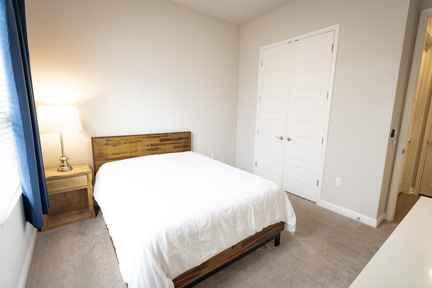 Large closet and queen-sized bed - 1711 Arcilla St