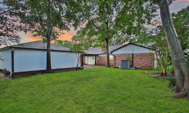 Building Photo - 5815 Picasso Pl