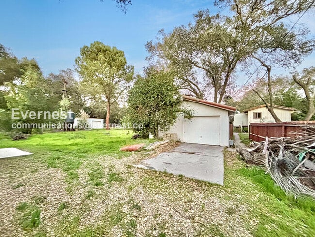 Building Photo - 6489 Rainbow Heights Rd