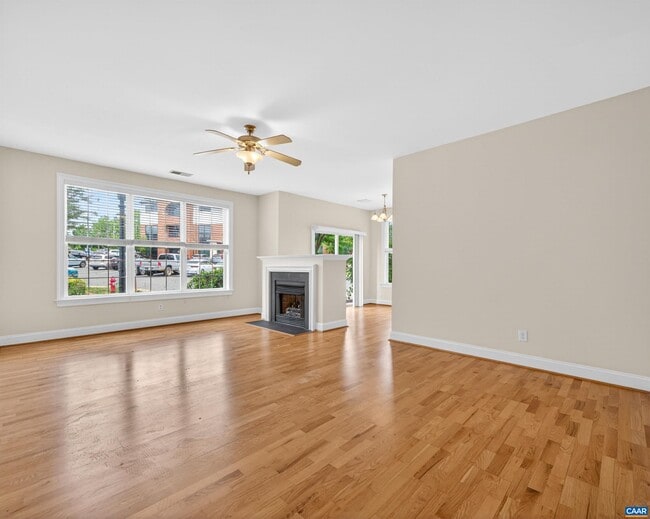 Building Photo - 949 Glenwood Station Ln