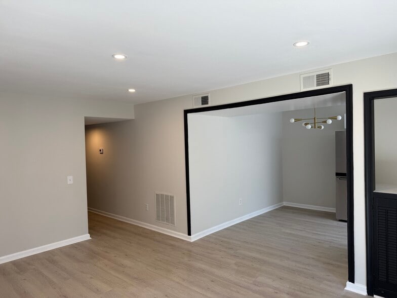 Building Photo - 114 Fort Evans Rd NE