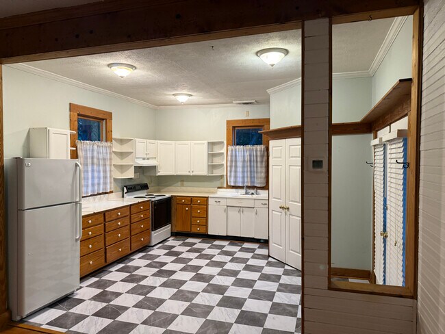 Building Photo - 162 Johnson St