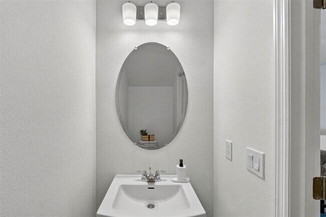 Building Photo - 3607 Main Hbr Dr