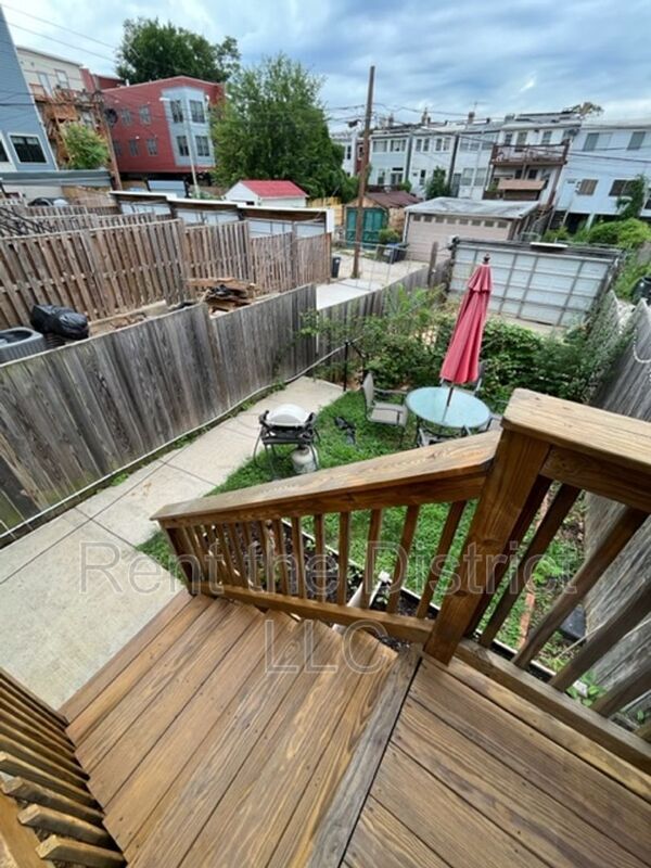 Building Photo - 421 Newton Pl NW