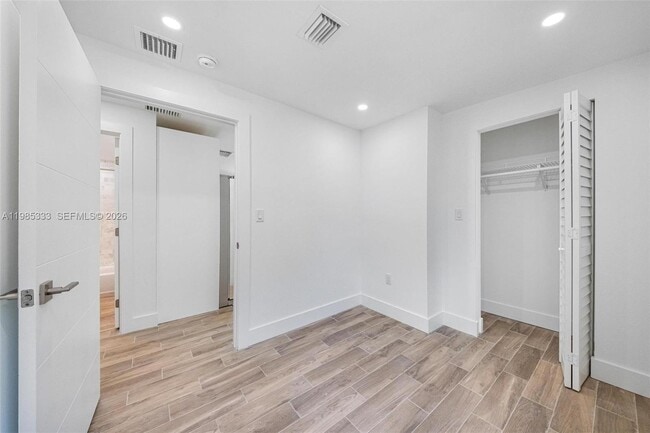 Building Photo - 5900 NW 5th Ct