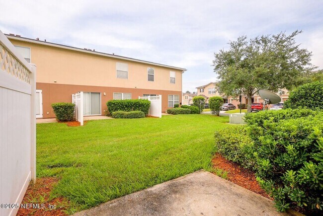Building Photo - 1500 Calming Water Dr