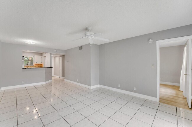 Building Photo - 21915 Lake Forest Cir