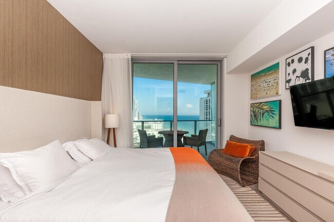 Building Photo - 4011 S Ocean Dr