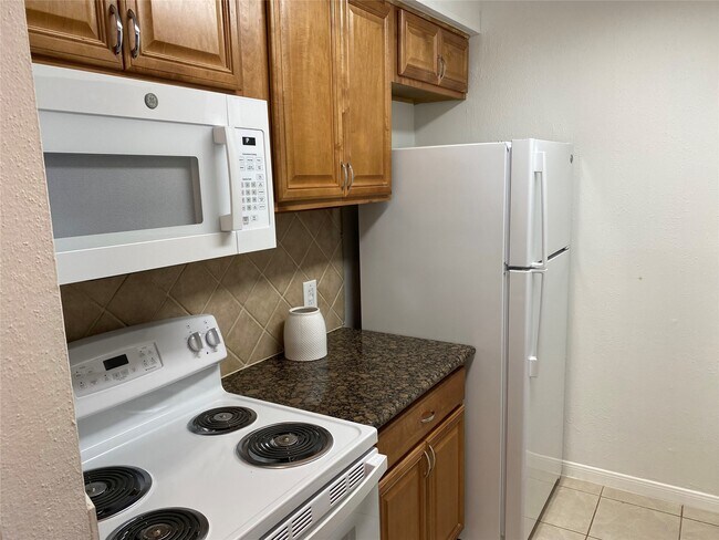 Building Photo - 10075 Westpark Dr