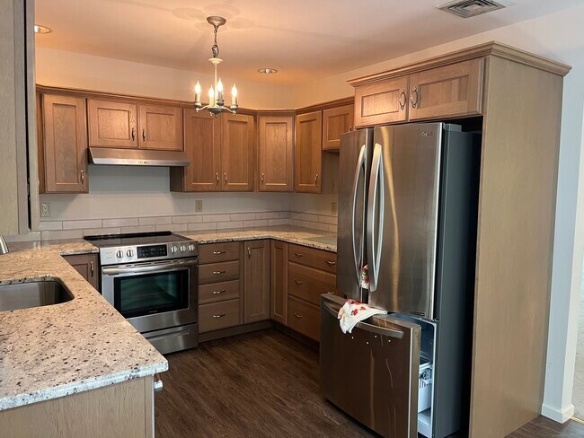 Building Photo - 12 Boulevard Dr