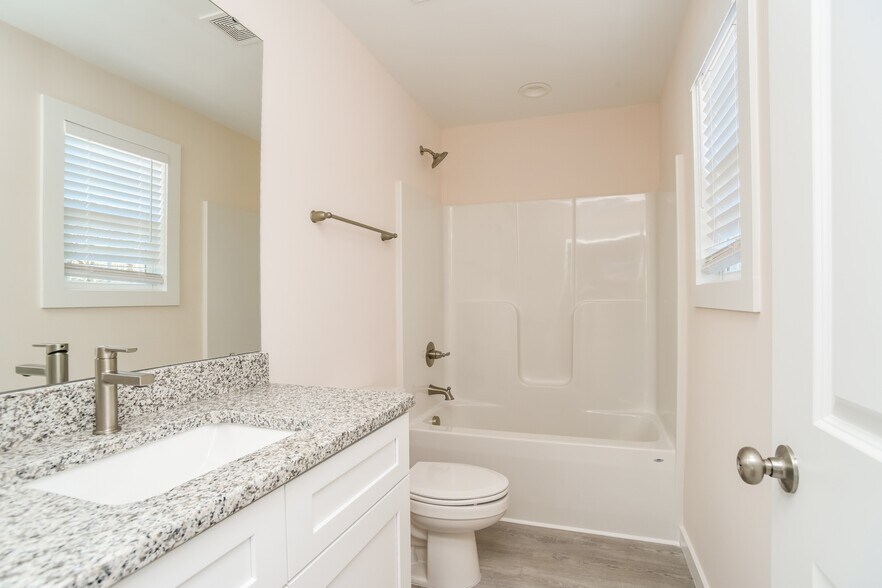 Building Photo - 608 E Texas Ave