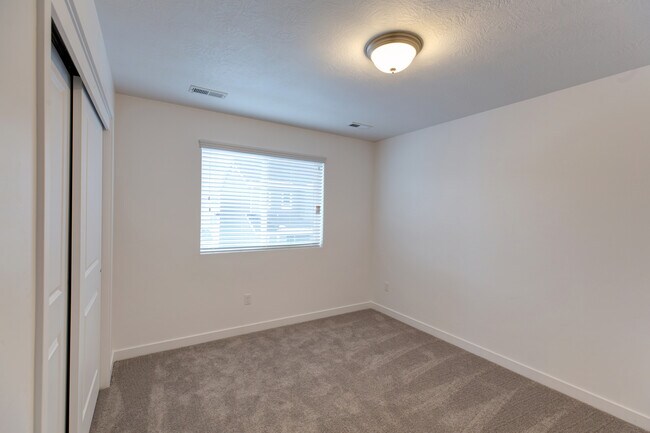 3rd bedroom - 3011 South Red Pine Drive