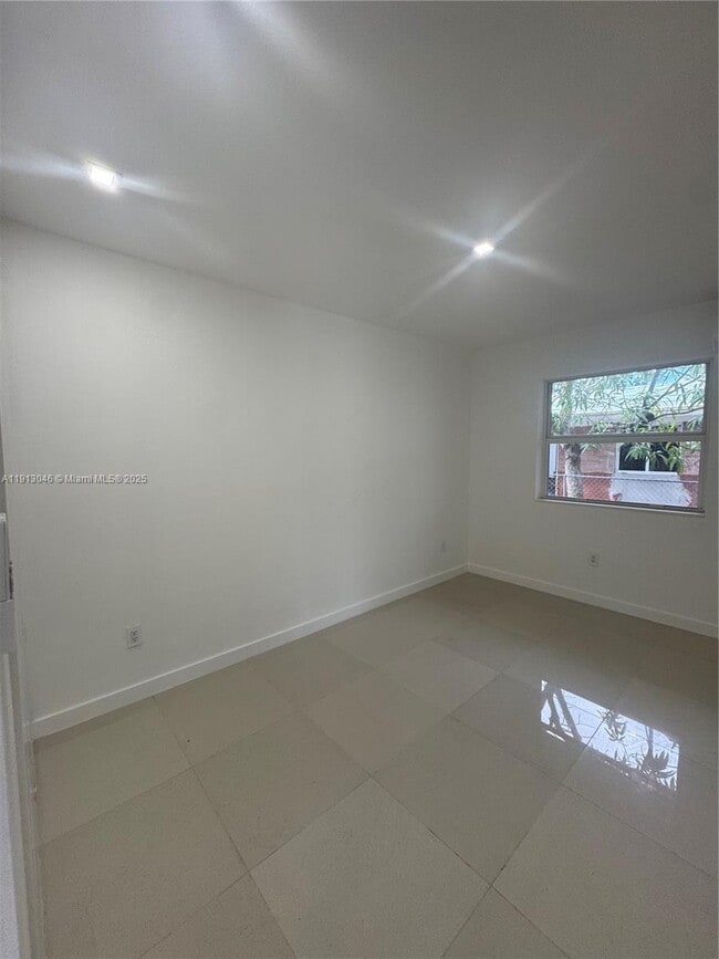 Building Photo - 53 NE 56th St