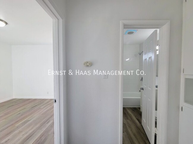 Building Photo - Lovely 1 Bedroom Apartment with Fresh Pain...