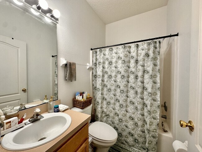 Building Photo - 4226 Waterside Pointe Cir