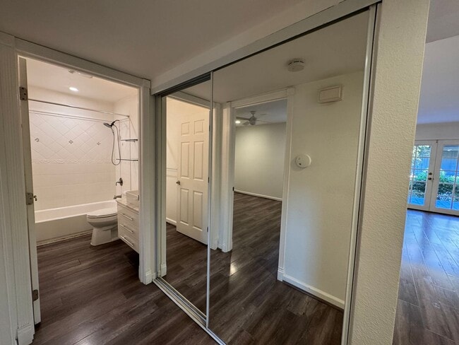 Building Photo - Beautiful 1Bd/1Ba Condo Overlooking Stream...