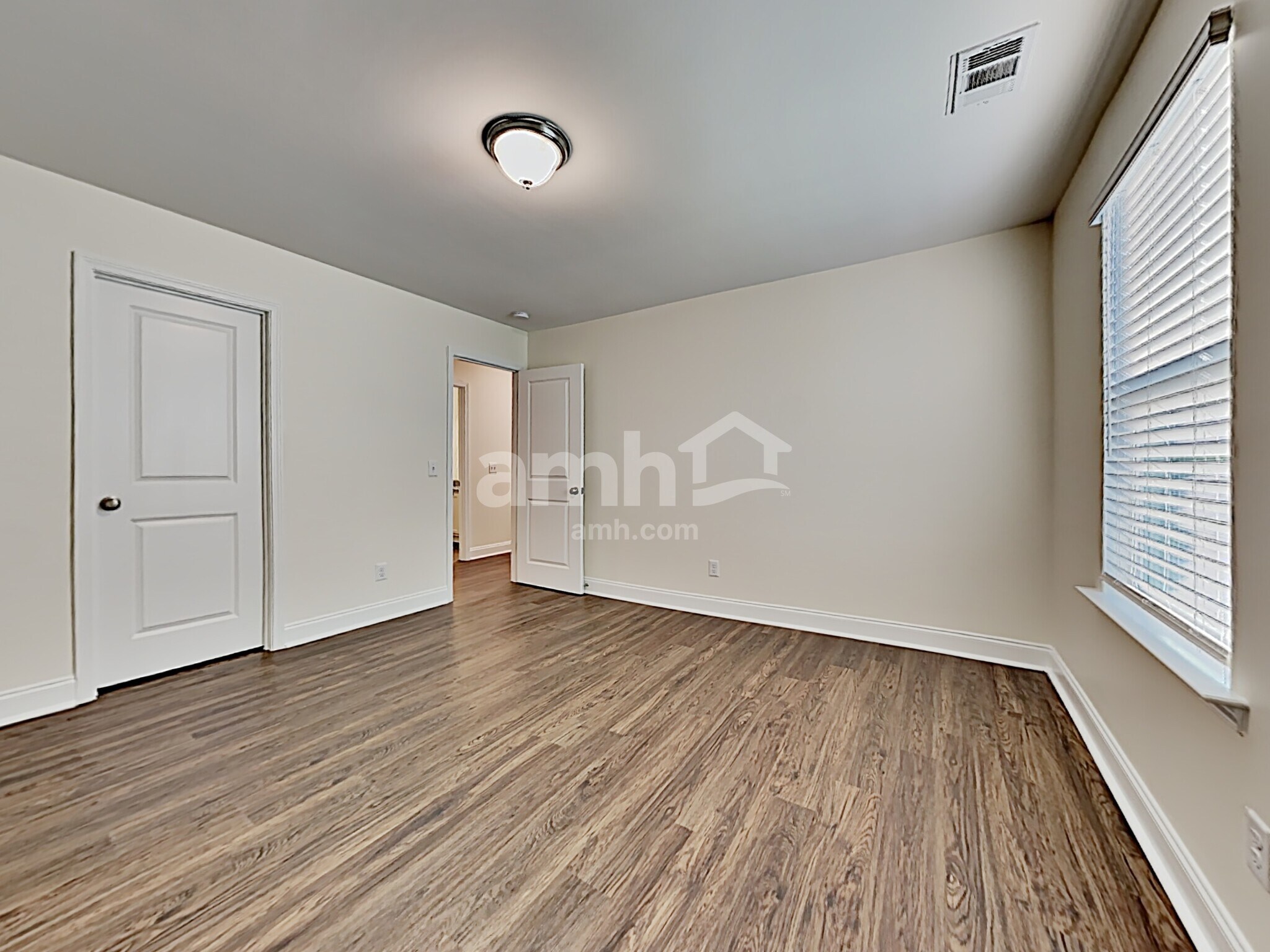 Building Photo - 315 Lakeside Blvd