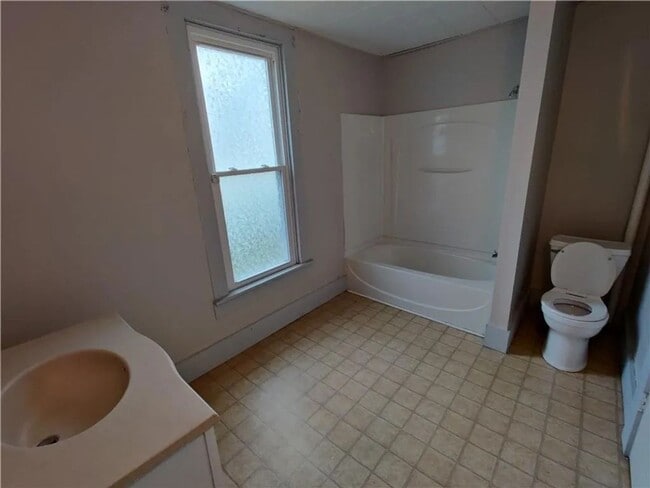 Building Photo - 406 W Franklin St