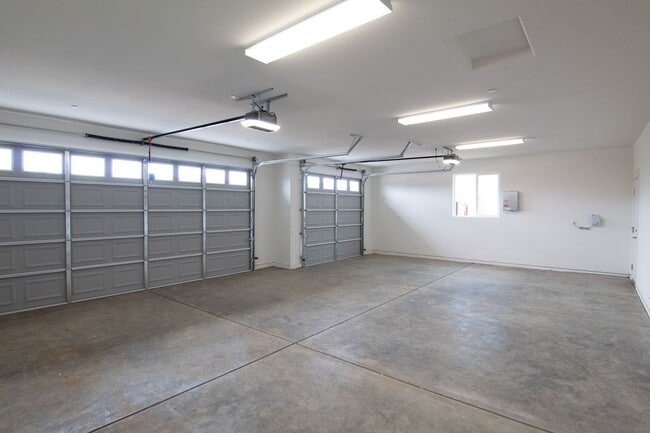 Building Photo - $500 MOVE IN SPECIAL OFF FIRST MONTHS RENT.