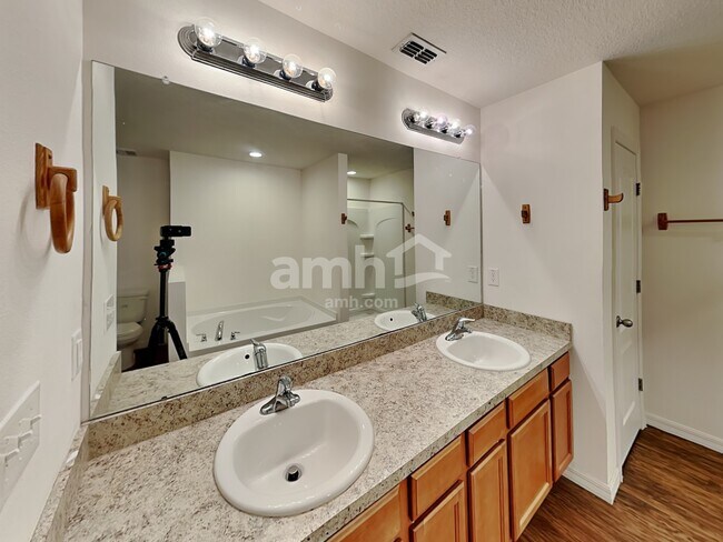 Building Photo - 619 Chatham Walk Dr