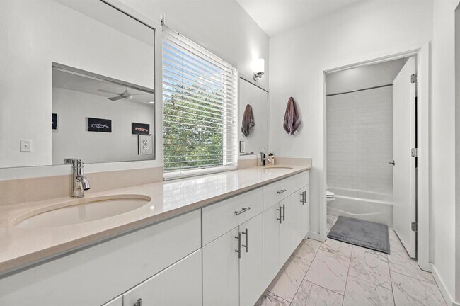 Building Photo - 1208 Woodland Ave