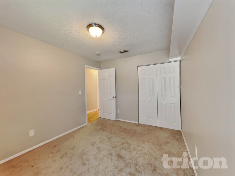 Building Photo - 13344 Laraway Dr