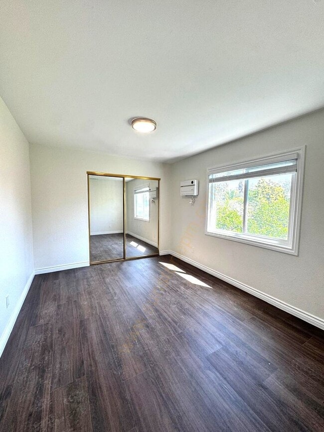 Building Photo - 728 E Grand Ave