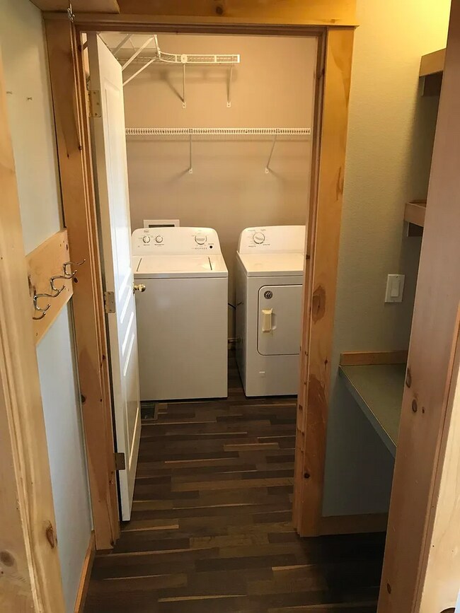 Building Photo - 312 NE 4th St