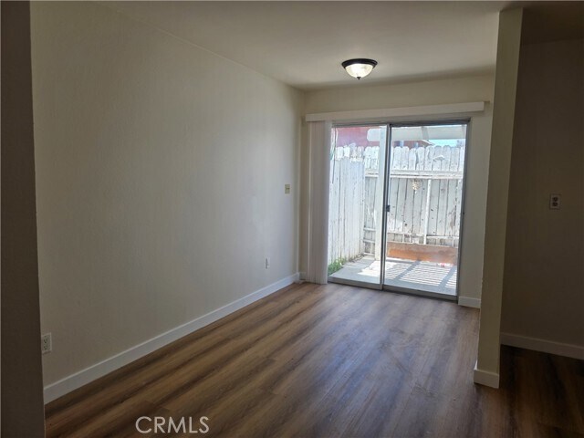Building Photo - 928 N Vicentia Ave