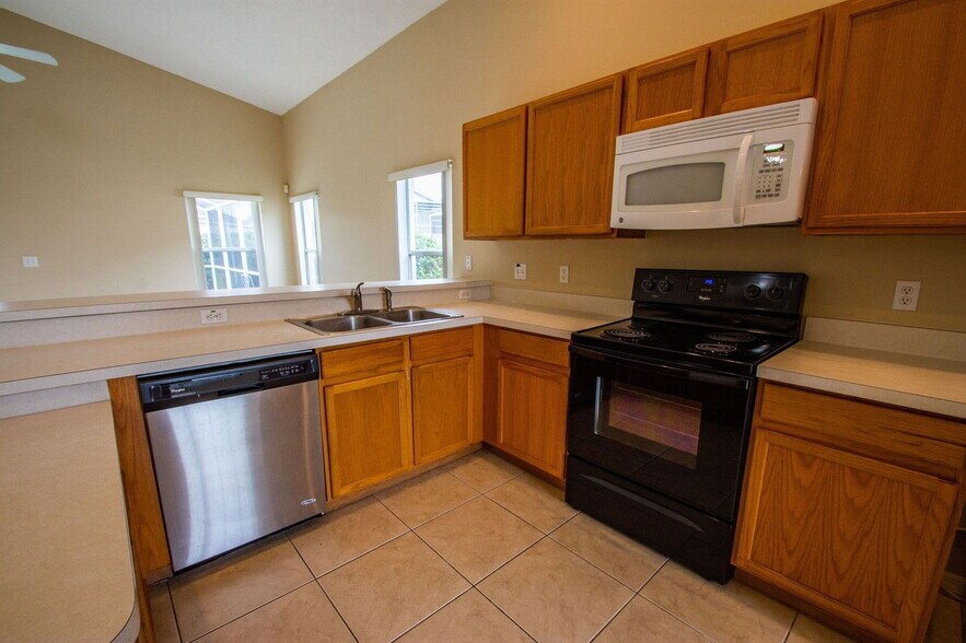 Building Photo - 421 Lockbreeze Dr