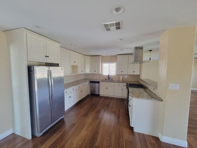 Building Photo - Charming 3 Bedroom Home for Rent in Brawle...