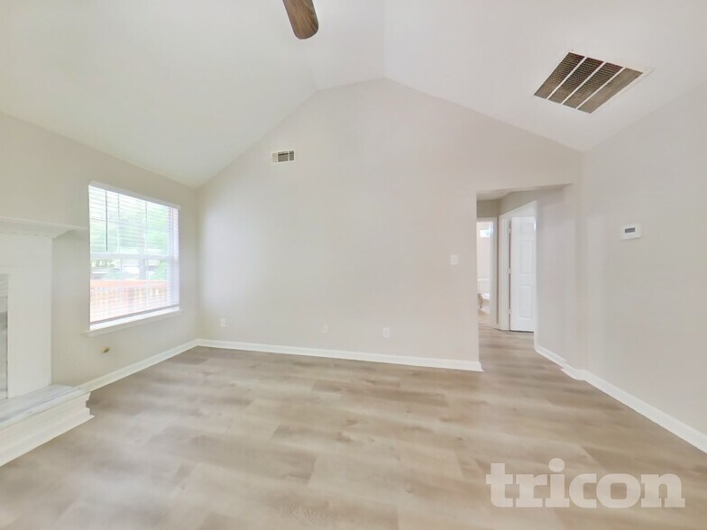 Building Photo - 65 Applewood Cir