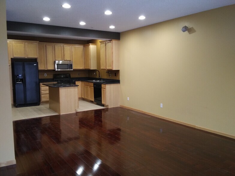 Building Photo - 7618 Parkridge Way