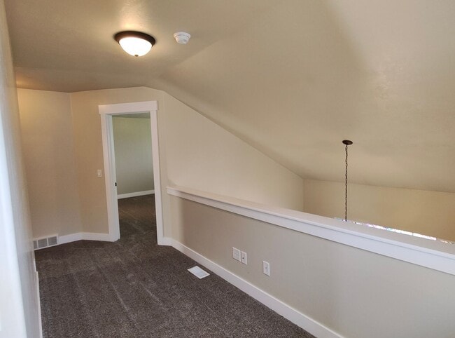 Building Photo - AMAZING CONDO 2 MASTER SUITES 2 CAR GARAGE
