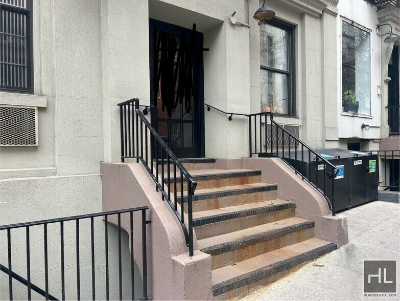 Building Photo - E 89 St Avail. NOW - Close by 4/5/6/Q, Who...