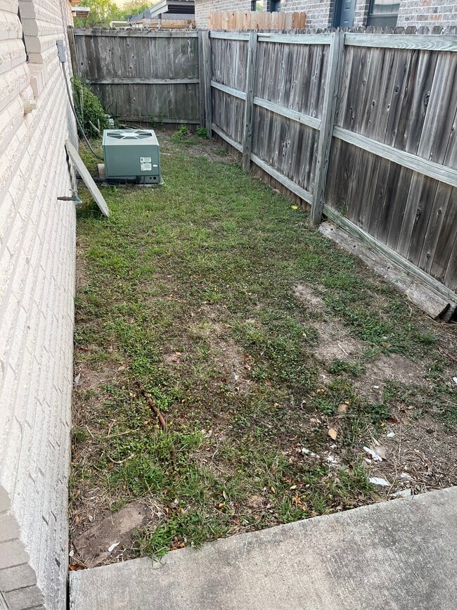 Building Photo - 1406 Acme Ln