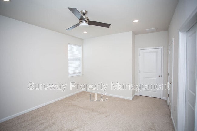 Building Photo - 13 Verona Ln