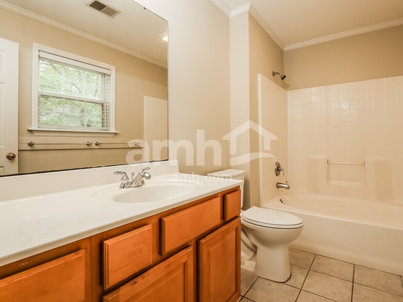 Building Photo - 44 Westminister Pl