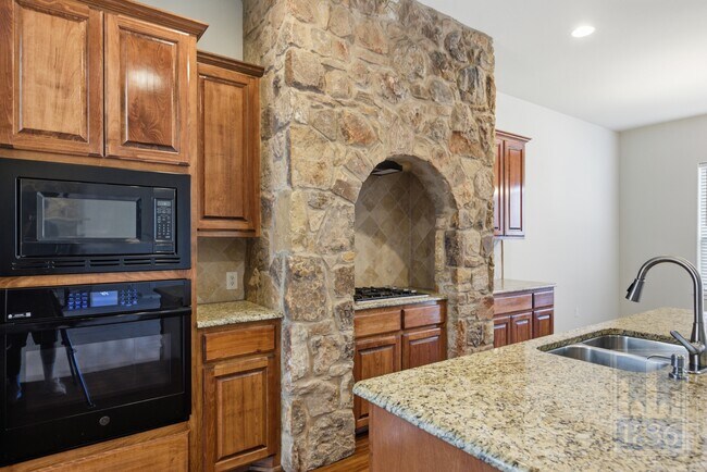 Building Photo - 15105 General Williamson Dr