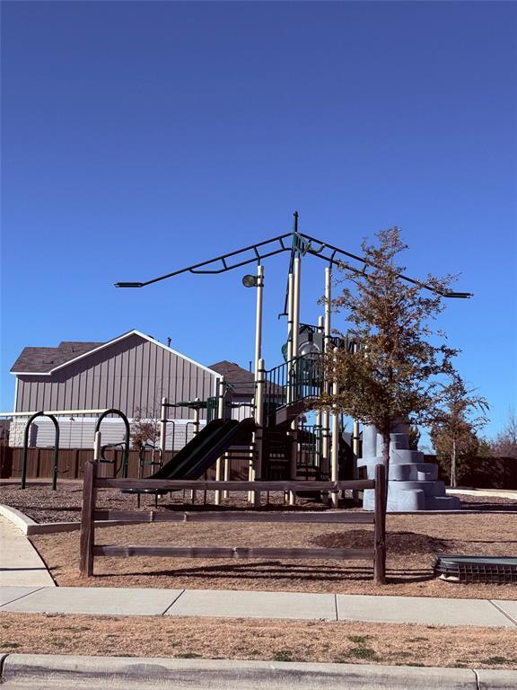 Building Photo - 513 Senca Pk