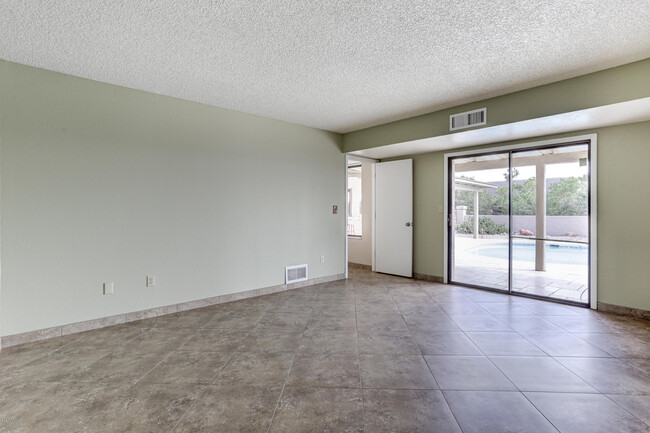 Building Photo - 17137 E Rand Dr