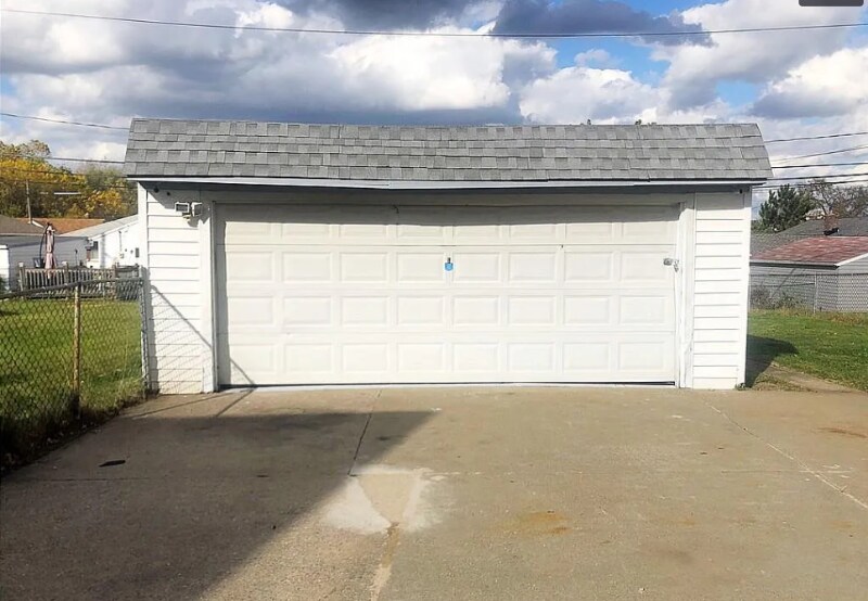 Building Photo - 14901 Reddington Ave