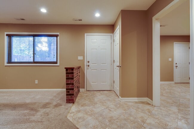 Primary Photo - 2808 Ridge Ct