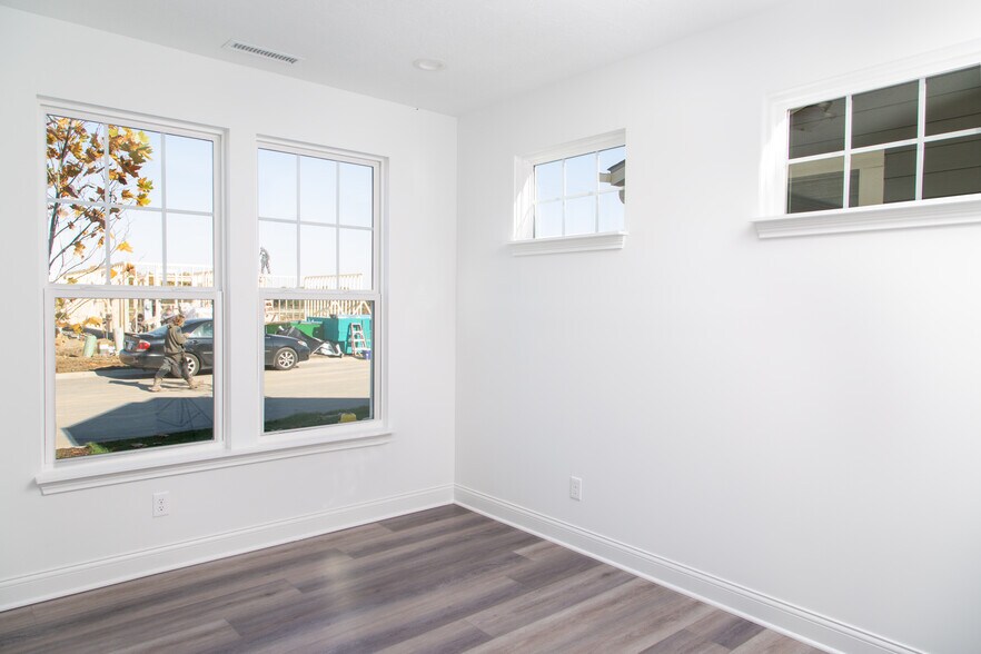 Building Photo - 14275 Larson Dr