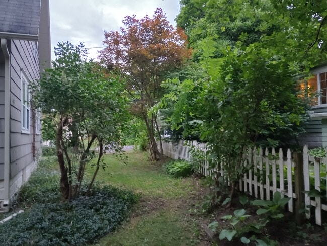 Building Photo - 112 Alden St